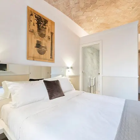 4 Bed 4 Bath Flat W Balcony Near Termini Lejlighed