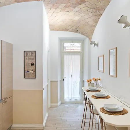Lejlighed 4 Bed 4 Bath Flat W Balcony Near Termini *